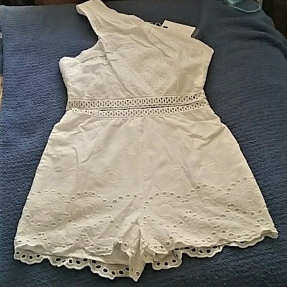 Endless Rose Eyelet Romper Shorts Lace NWOT. Tags off but didn’t wear! - Picture 2 of 5